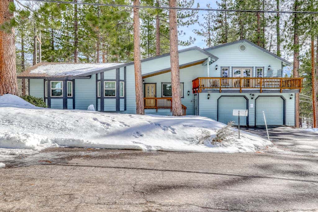 Spacious home with a pool table close to golf, skiing, hiking & biking