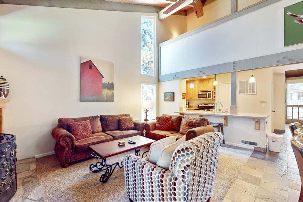 Lakeside condo w free WiFi & a gas fireplace plus a shared pool & hot tub