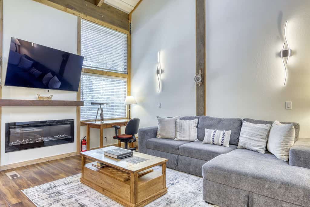 Relax among the trees with vaulted ceilings, cozy living spaces, and resort amenities just minutes from the slopes.