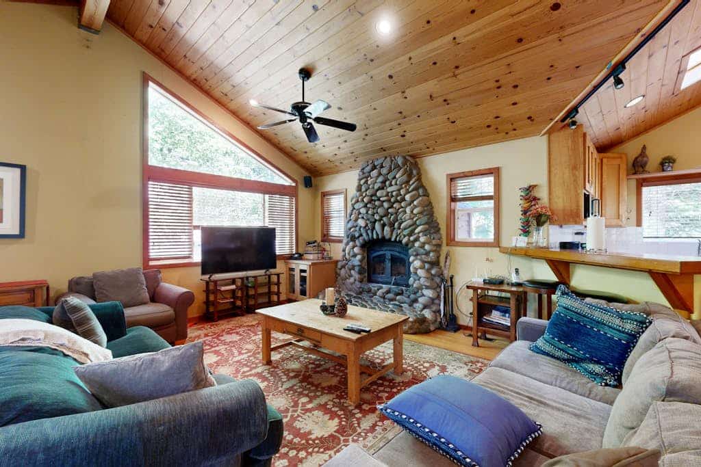 Lake Tahoe Cabin with Hot Tub, Private Studio & Yard - Near Resorts