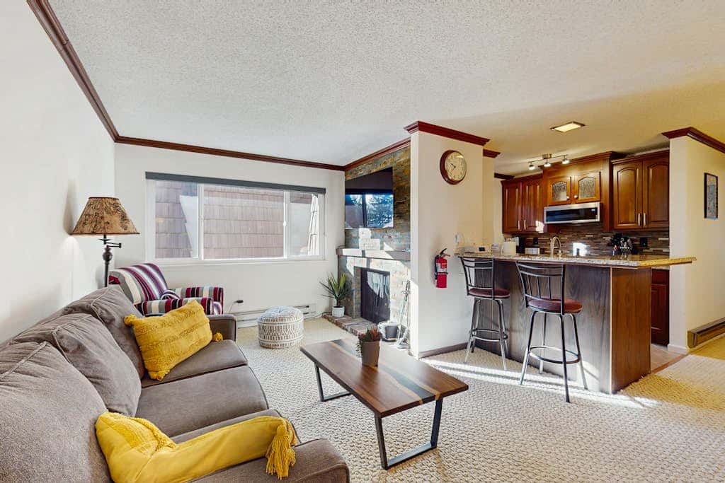 Summit & Shore Chalet With Private Beach Access, Seasonal Pool and Near Ski Resorts