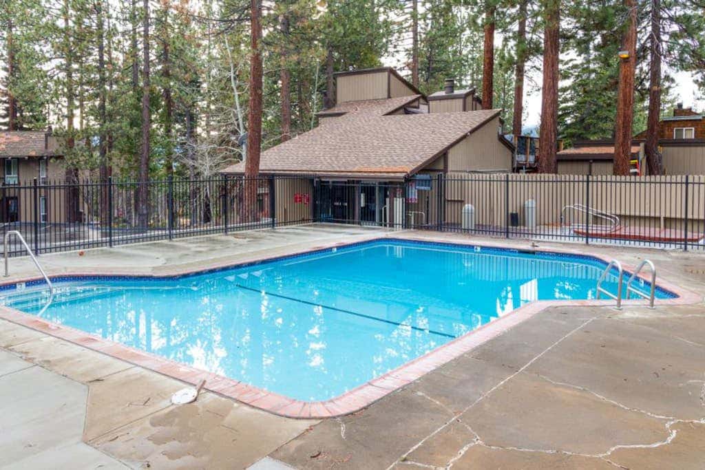 Cozy and Convenient Condo with Fireplace, Deck, W&D, Close to Town, Lake, Trails