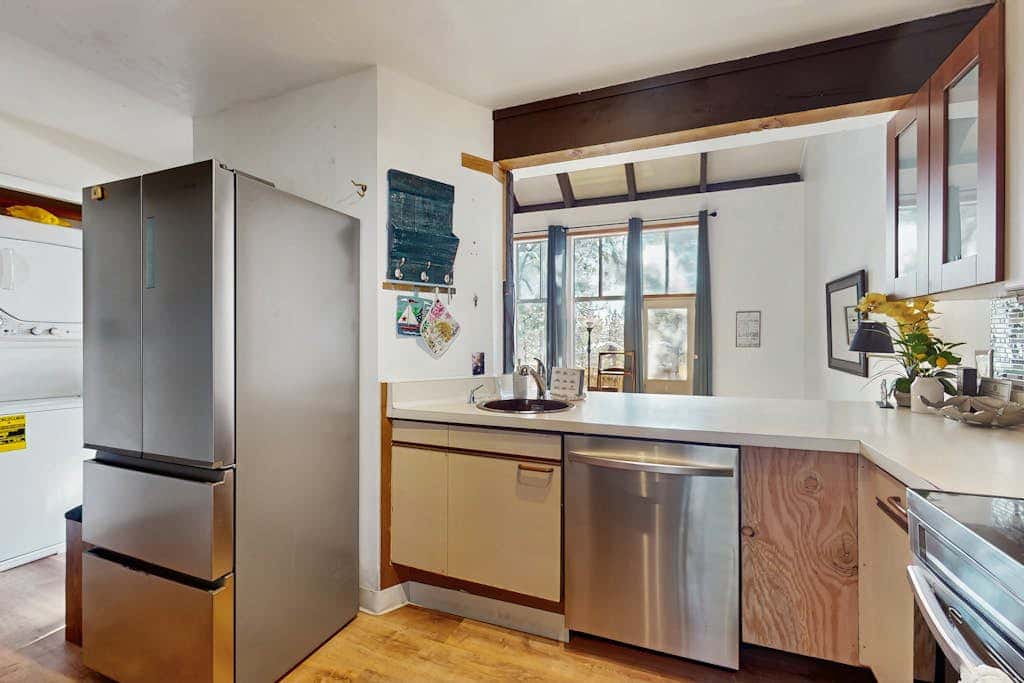 Cozy and Convenient Condo with Fireplace, Deck, W&D, Close to Town, Lake, Trails