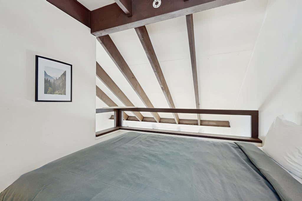 Cozy and Convenient Condo with Fireplace, Deck, W&D, Close to Town, Lake, Trails