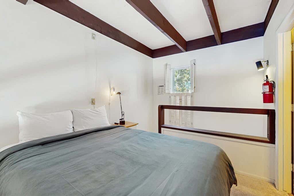 Cozy and Convenient Condo with Fireplace, Deck, W&D, Close to Town, Lake, Trails