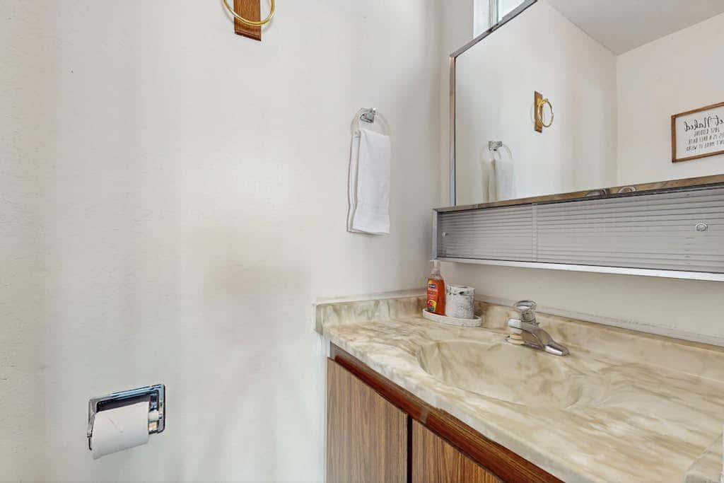 Cozy and Convenient Condo with Fireplace, Deck, W&D, Close to Town, Lake, Trails