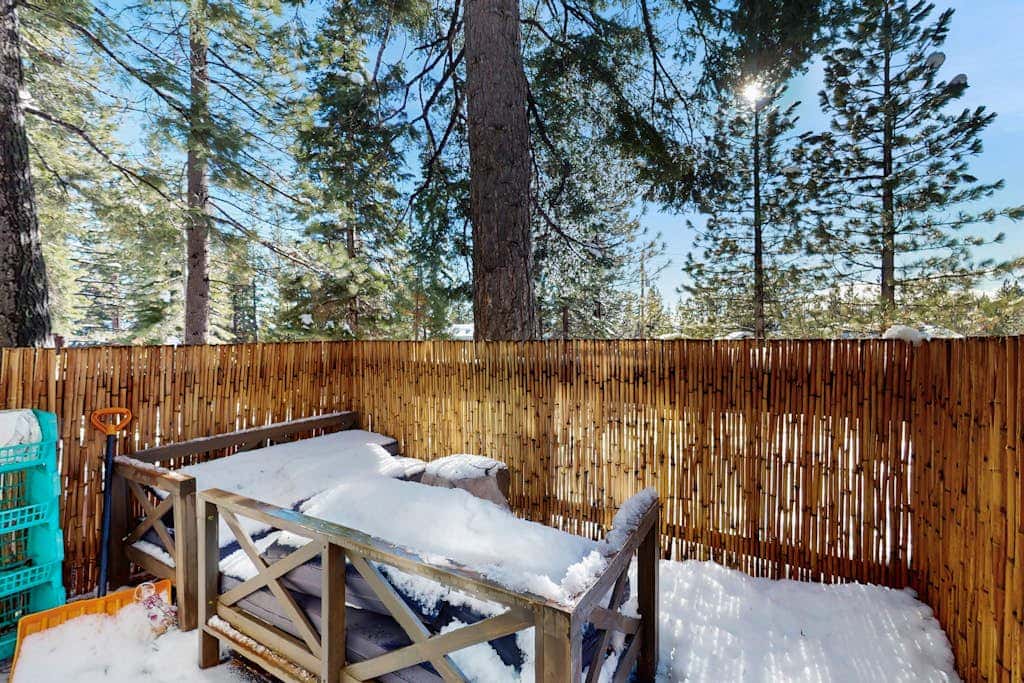 Cozy and Convenient Condo with Fireplace, Deck, W&D, Close to Town, Lake, Trails
