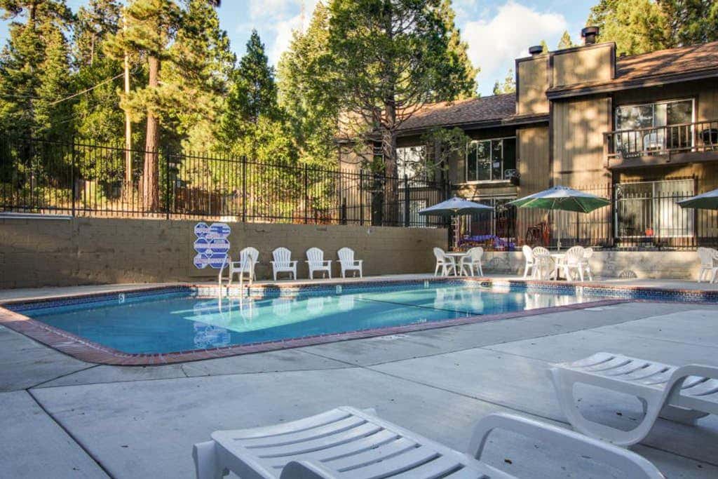 Cozy and Convenient Condo with Fireplace, Deck, W&D, Close to Town, Lake, Trails