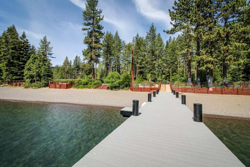 Cozy and Convenient Condo with Fireplace, Deck, W&D, Close to Town, Lake, Trails