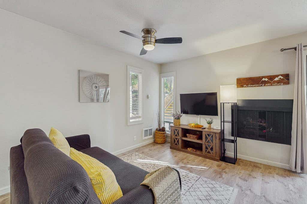 Cozy Studio with Full Kitchen, Grill, Fireplace w/Access to Pool, Spa, Game Room