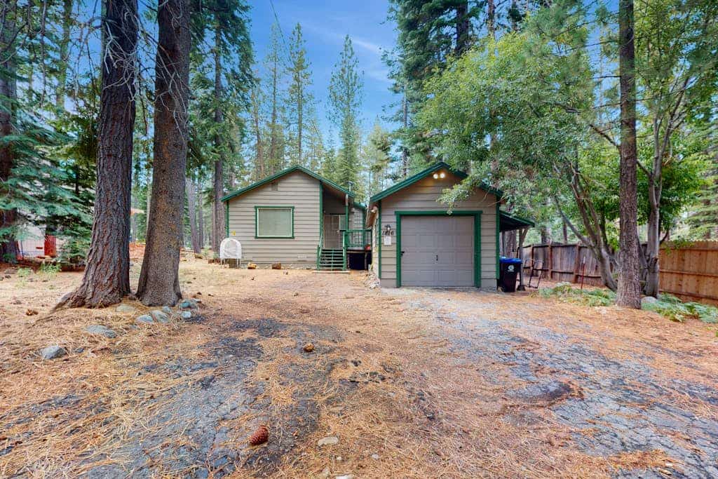 Escape to Peaceful Pines Retreat, a charming house nestled in the heart of South Lake Tahoe. This cozy holiday home offers three comfortable bedrooms, each with a king-size bed, and two full bathrooms, perfect for families or groups. Enjoy the convenience of a fully equipped kitchen, a cozy indoor fireplace, and outdoor seating with a BBQ grill. Located near exciting attractions like casinos, shopping, and outdoor activities such as mountain climbing, and horseback riding, Peaceful Pines Retreat is your ideal basecamp for a memorable Tahoe getaway.