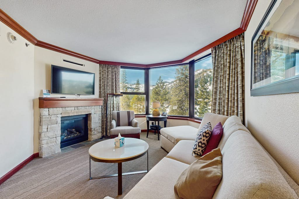 Ski-In, Ski-Out Squaw Creek Retreat - 2 Adjacent Suites - Pools & Hot Tubs