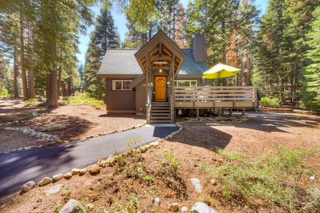 close to beach & skiing with grill, fireplace, deck, & W&D
