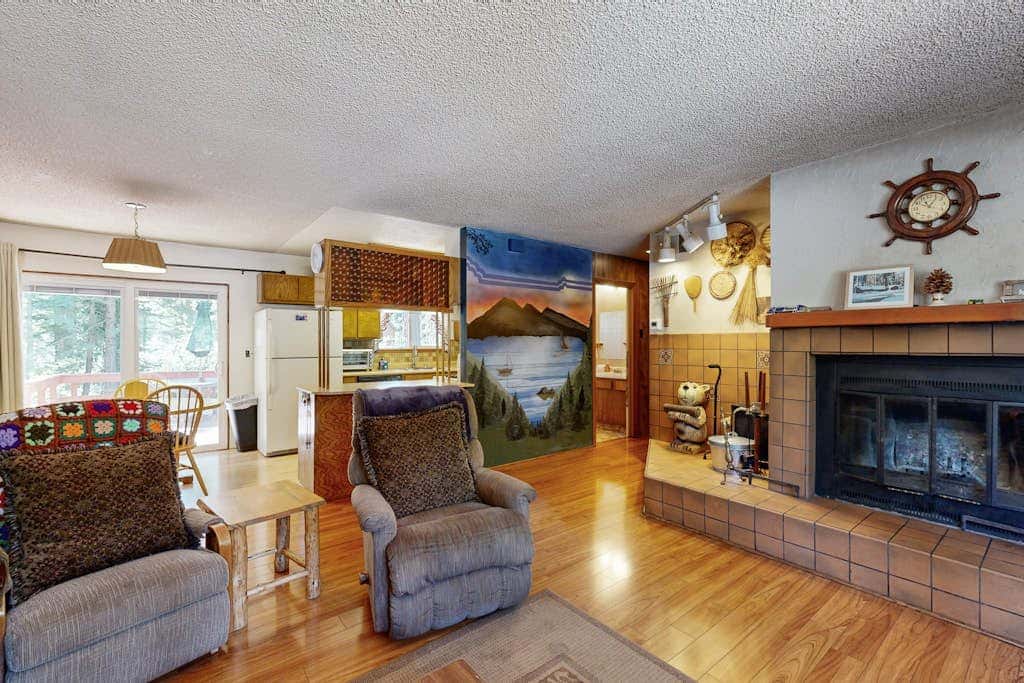 Dog-Friendly Tahoe City House Near Hiking and Skiing - Walk to Lake