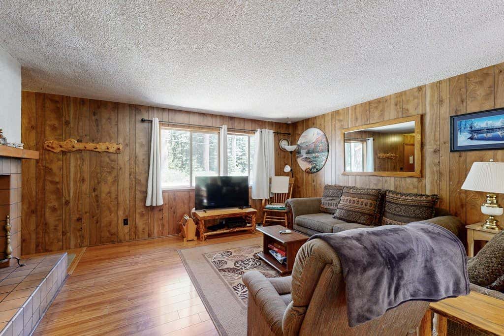 Dog-Friendly Tahoe City House Near Hiking and Skiing - Walk to Lake