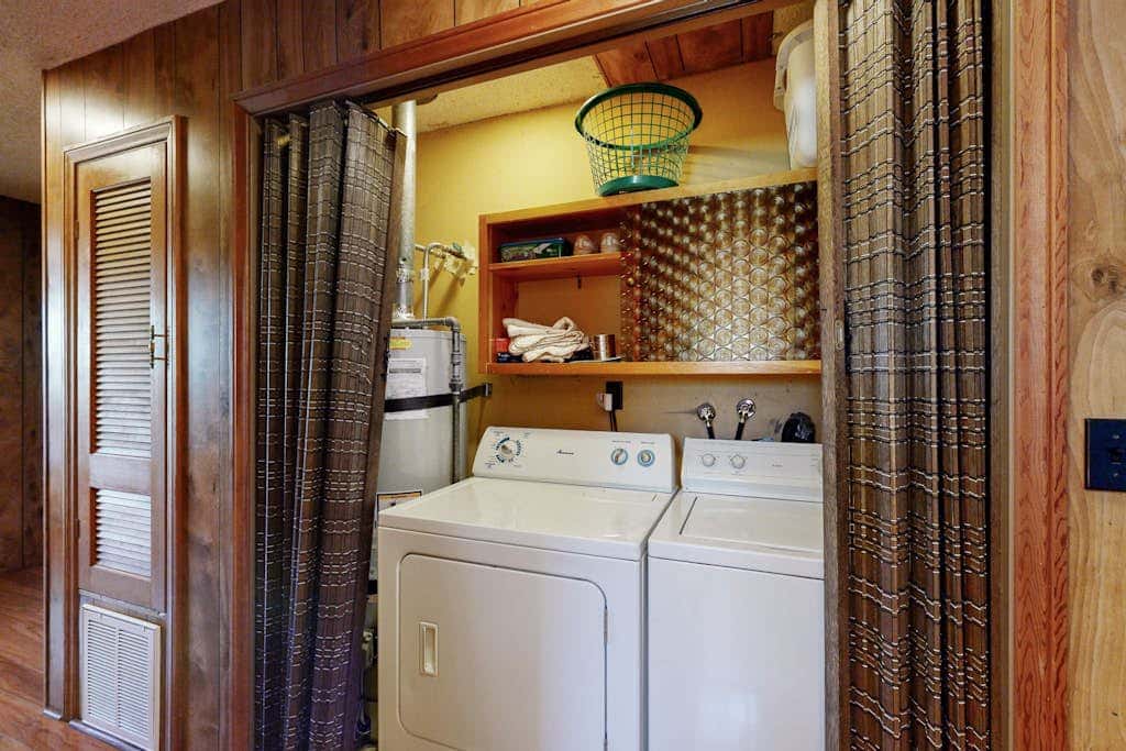 Dog-Friendly Tahoe City House Near Hiking and Skiing - Walk to Lake