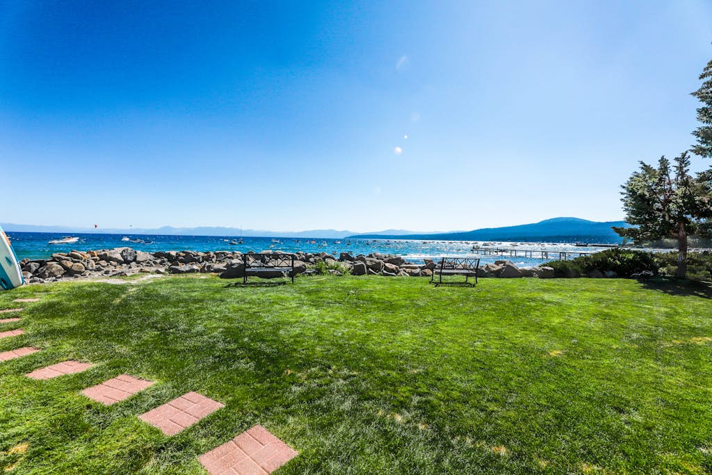 Perfect Lake Retreat W/ Shared Pool, Fast WiFi, Private Patio & Easy Lake Access