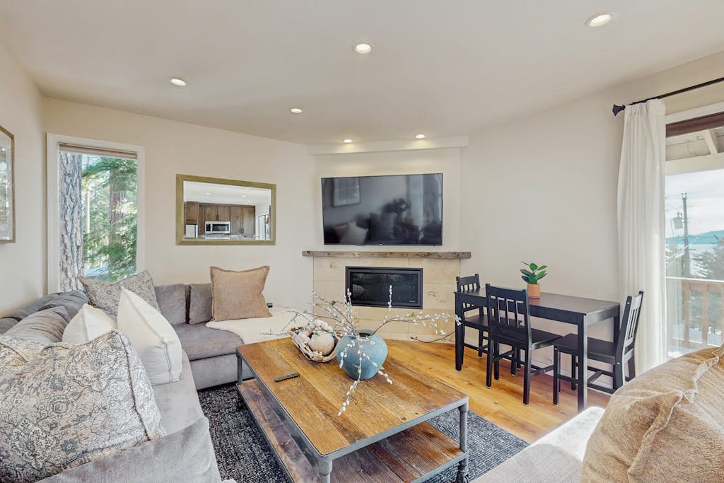 Pristine Modern Condo with Lake Views, Fireplace, Access to Private Beach