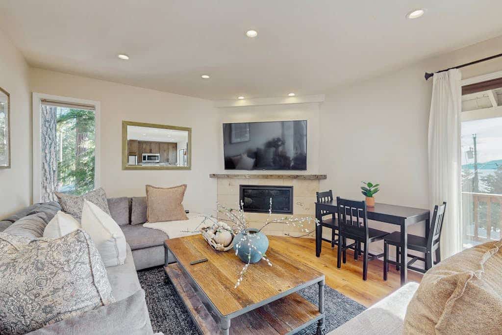Pristine Modern Condo with Lake Views, Fireplace, Access to Private Beach