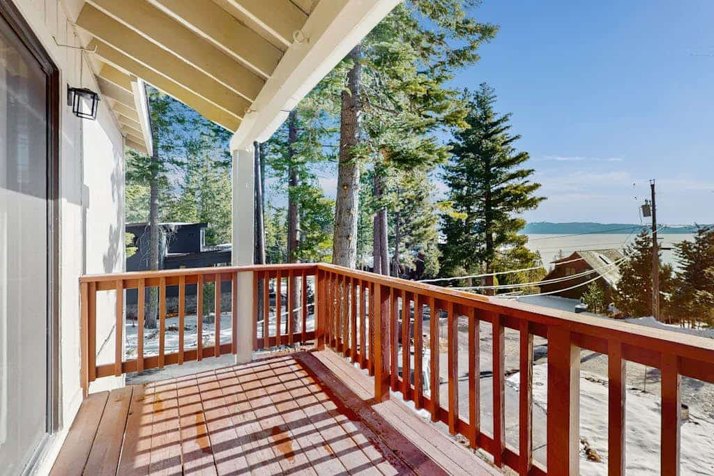Spectacular Lake Views