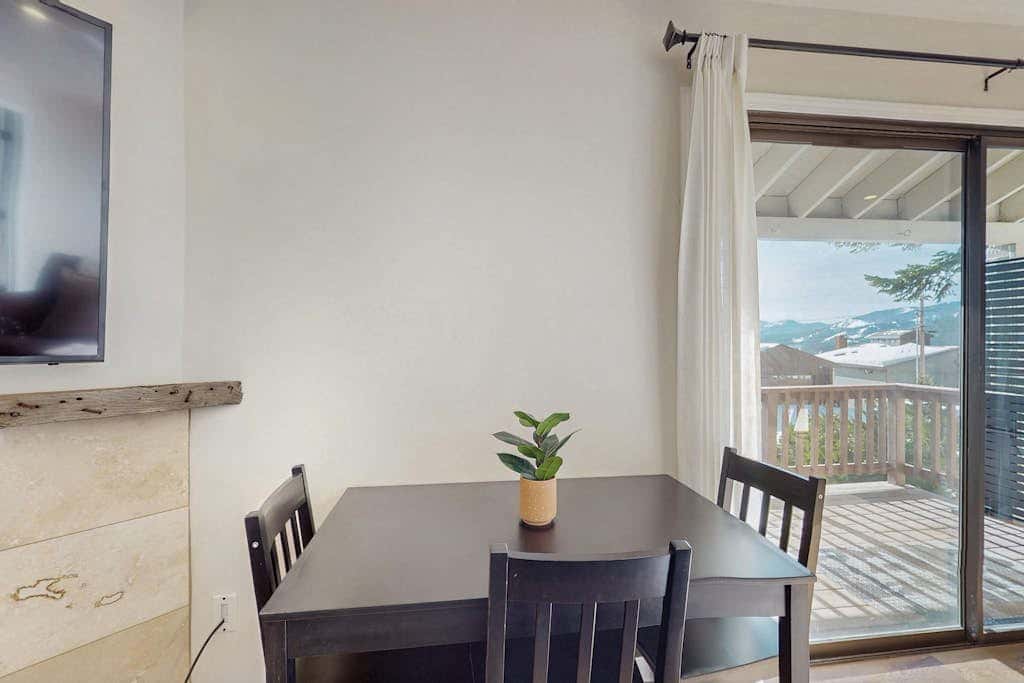 Pristine Modern Condo with Lake Views, Fireplace, Access to Private Beach