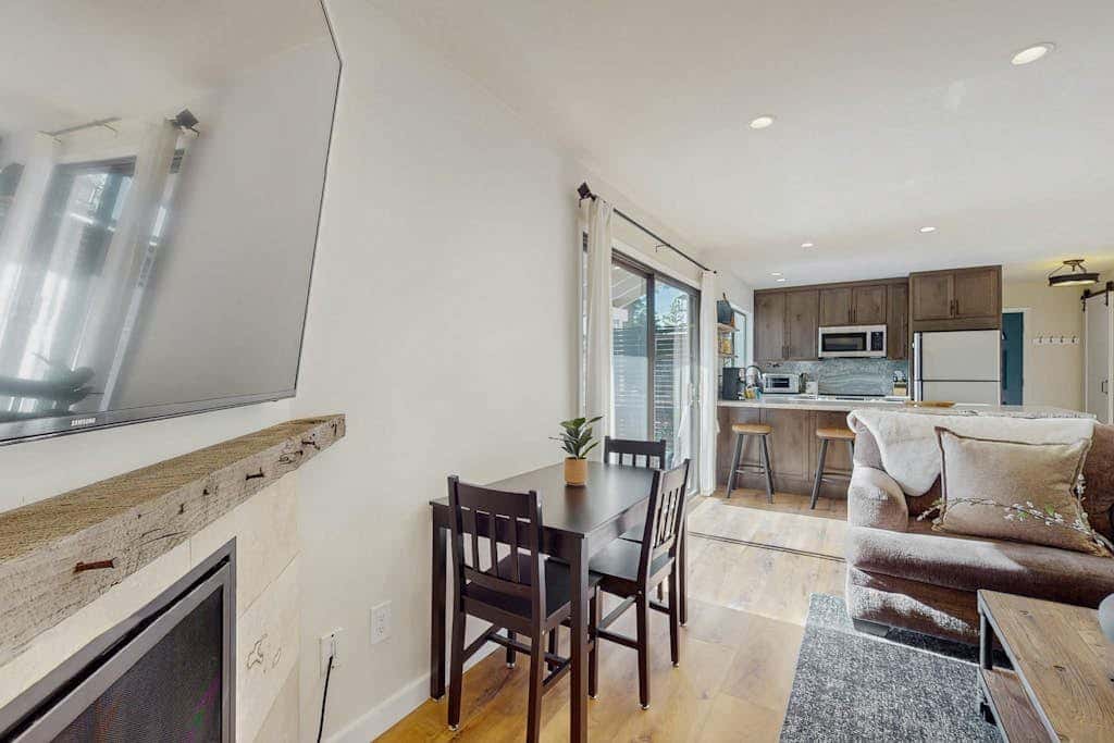 Pristine Modern Condo with Lake Views, Fireplace, Access to Private Beach