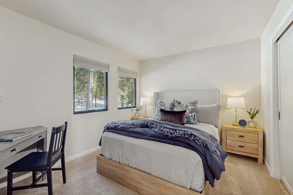 Pristine Modern Condo with Lake Views, Fireplace, Access to Private Beach