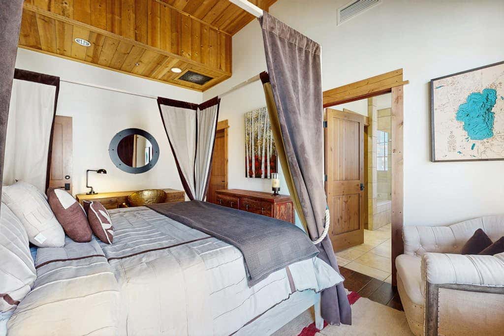 Modern condo with shared hot tub, fireplace, and walk to lifts - golf nearby