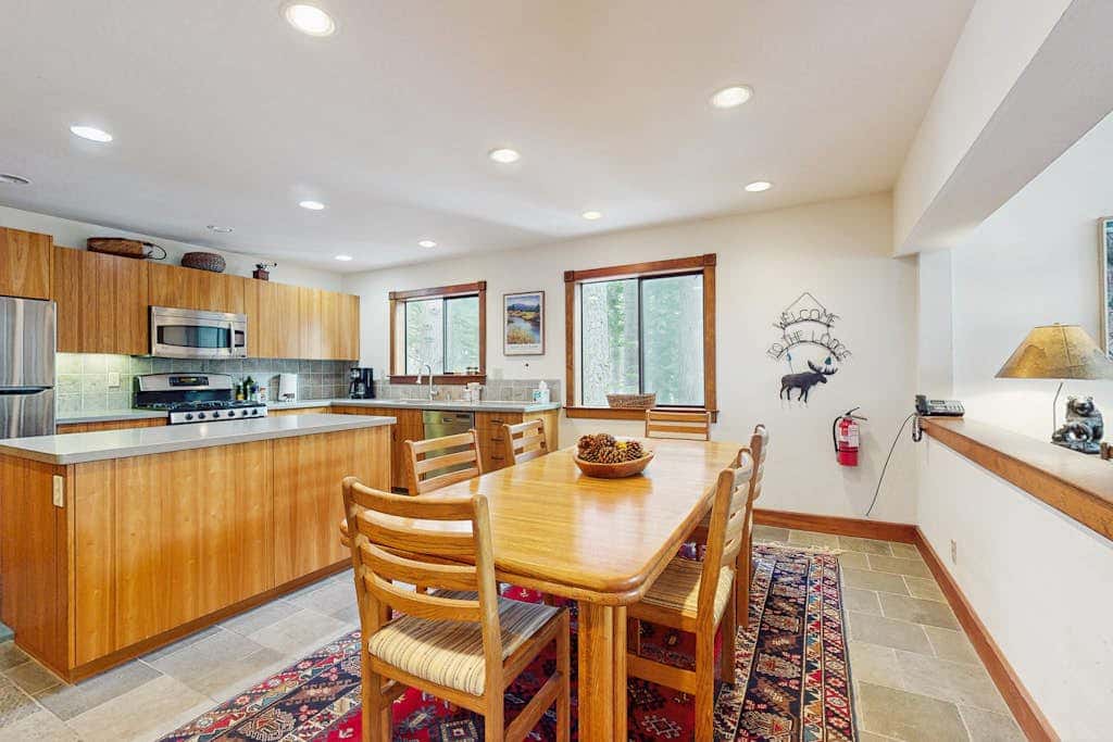 Spacious mountain home with deck, mountain views & access to year-round activities