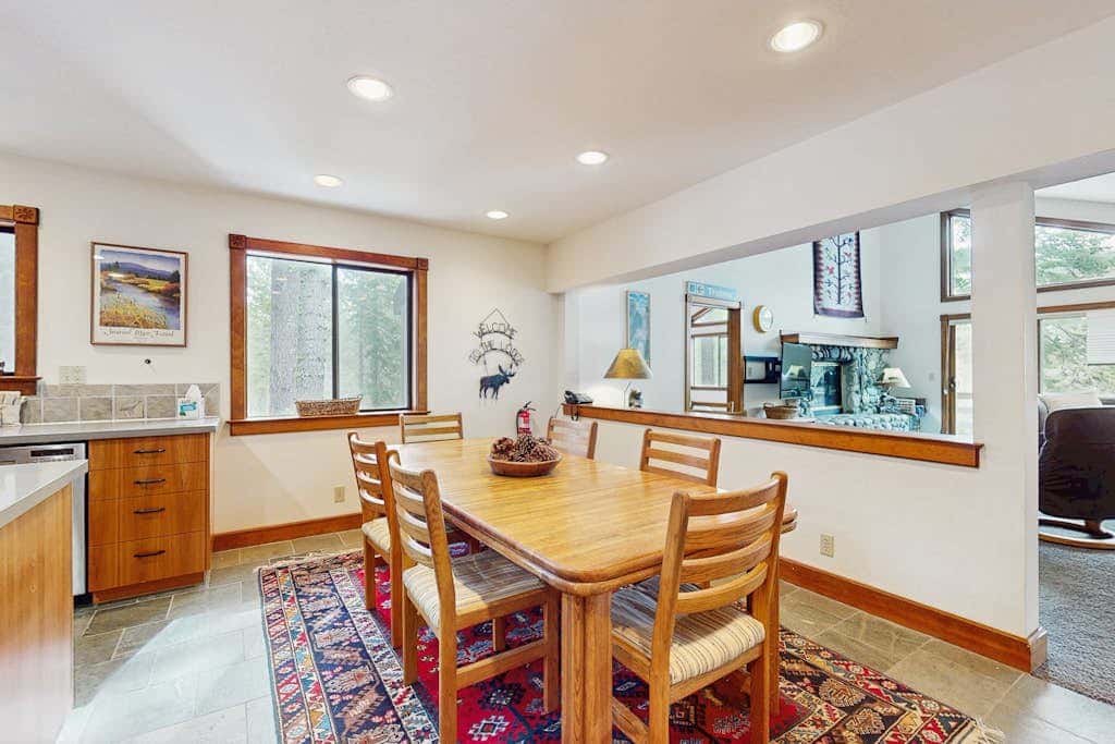 Spacious mountain home with deck, mountain views & access to year-round activities