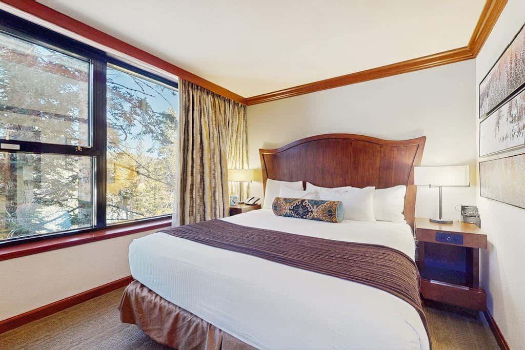 Resort at Squaw Creek corner unit - amazing views, Ski-in-ski-out, on-site pool