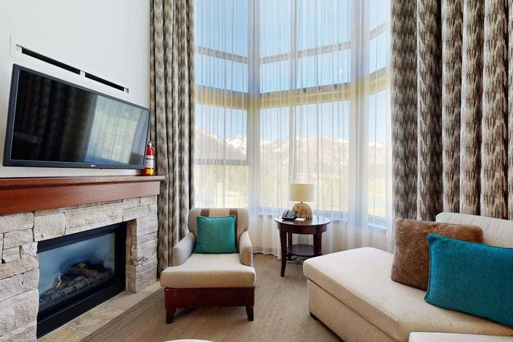 Two units at the Everline Resort & Spa - Ski-in-ski-out, fireplace, pools, & gym