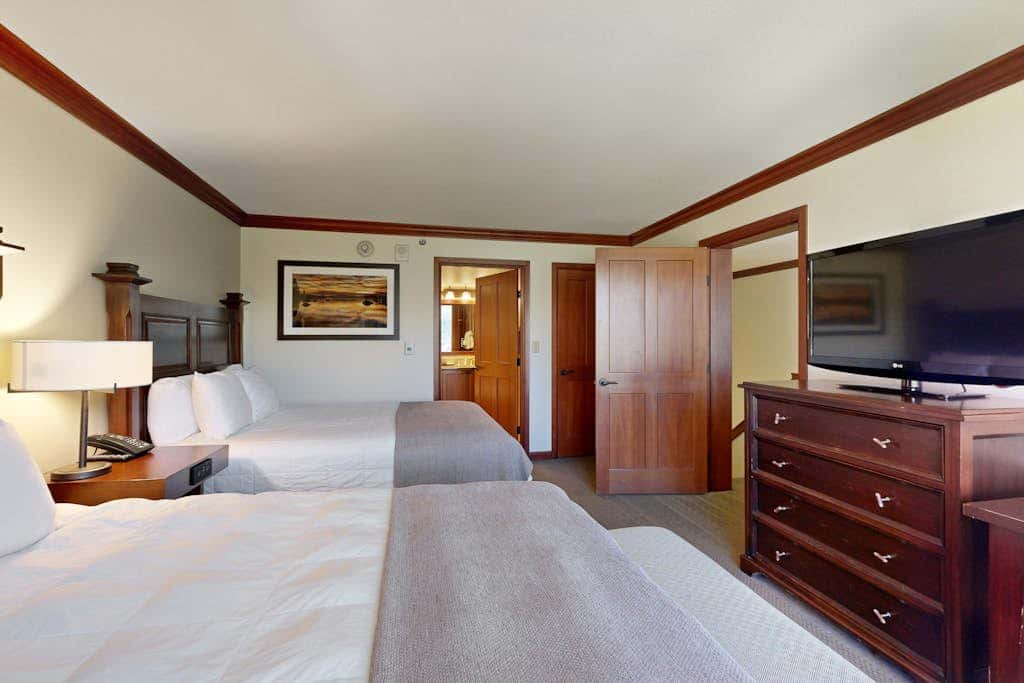 Two units at the Everline Resort & Spa - Ski-in-ski-out, fireplace, pools, & gym