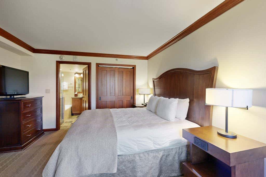 Two units at the Everline Resort & Spa - Ski-in-ski-out, fireplace, pools, & gym