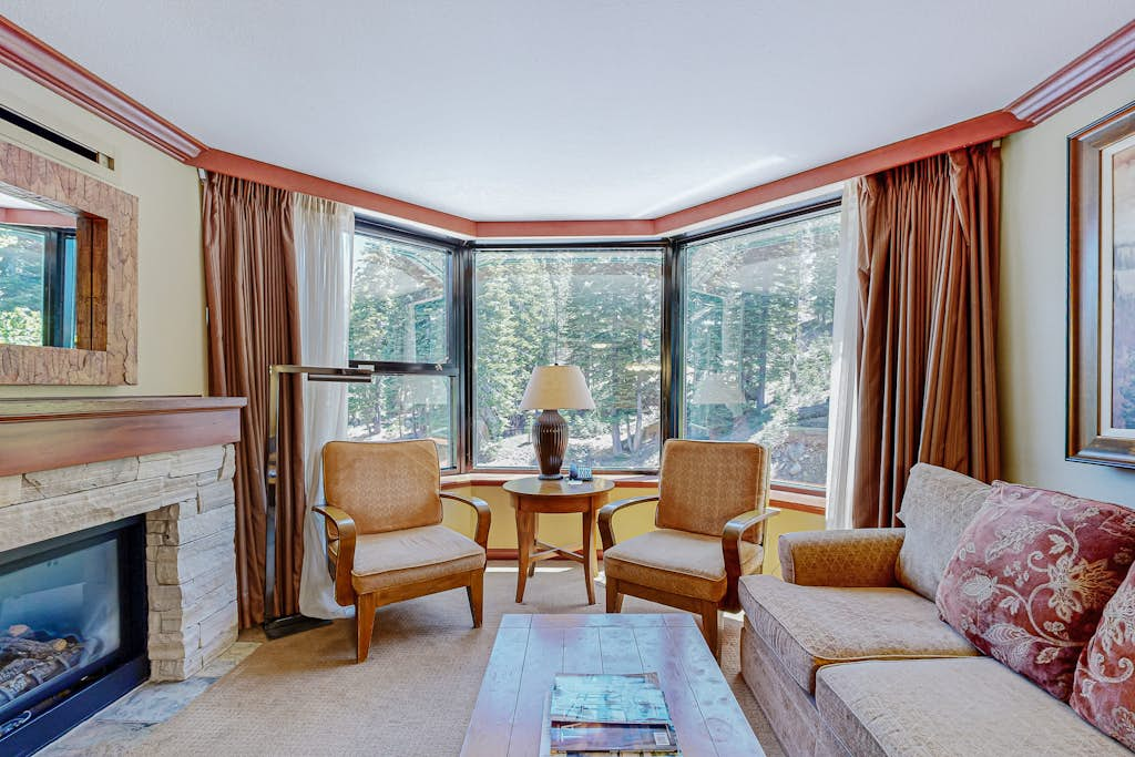 Everline Resort & Spa - two units, Ski-in-ski-out, pools, gym, & ice rink
