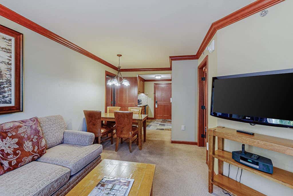 Everline Resort & Spa - two units, Ski-in-ski-out, pools, gym, & ice rink