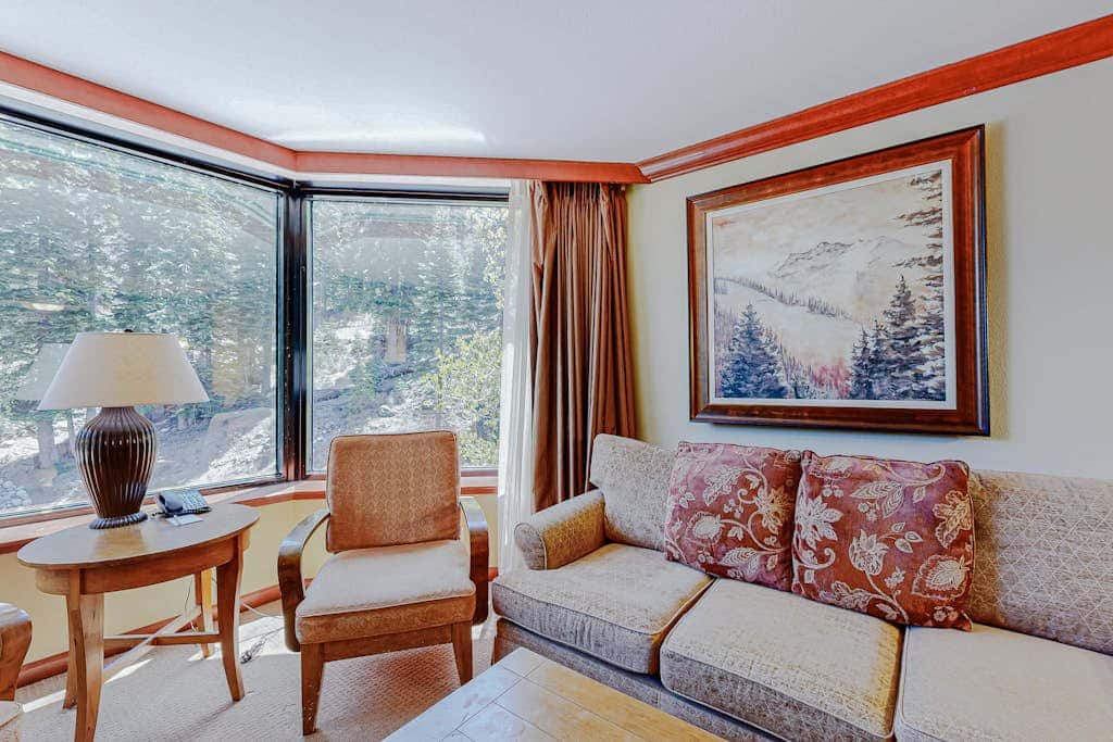 Everline Resort & Spa - two units, Ski-in-ski-out, pools, gym, & ice rink