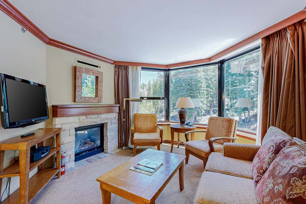 Everline Resort & Spa - two units, Ski-in-ski-out, pools, gym, & ice rink