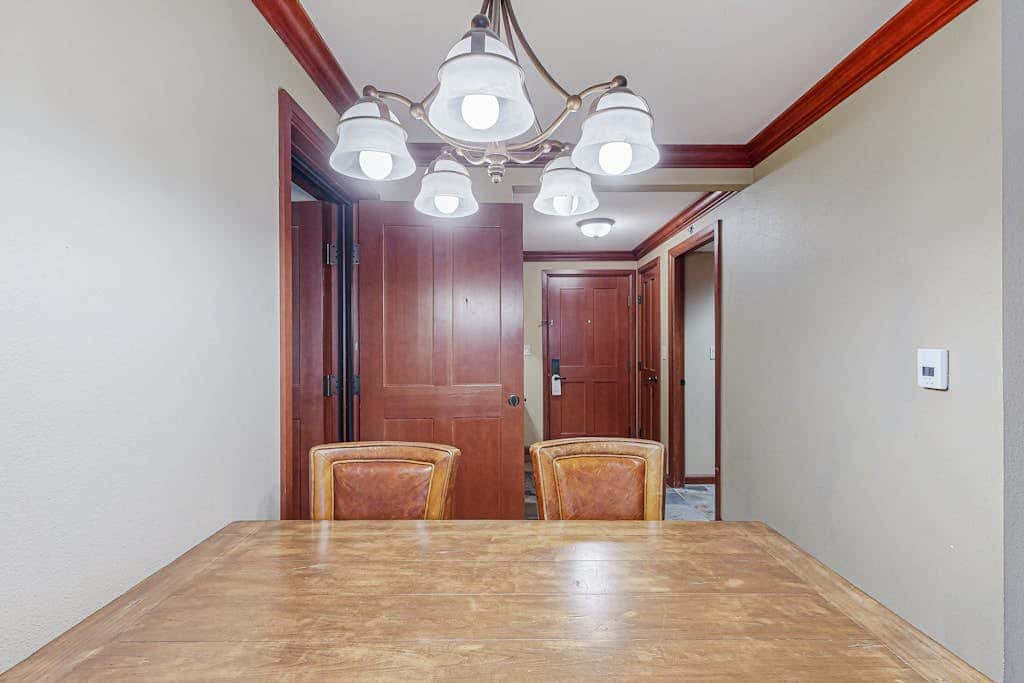 Everline Resort & Spa - two units, Ski-in-ski-out, pools, gym, & ice rink