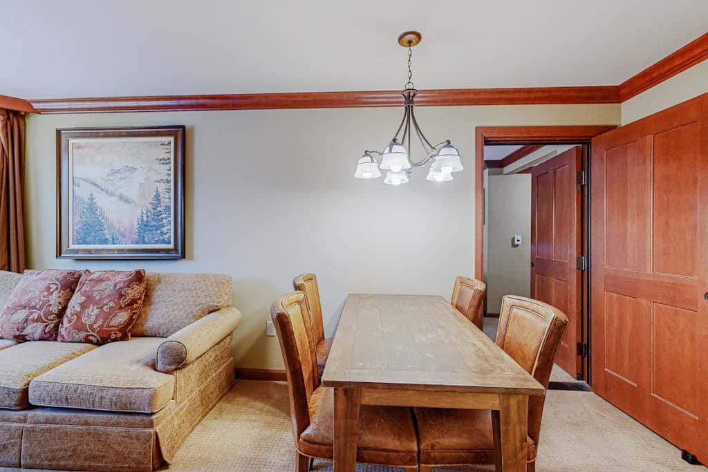 Everline Resort & Spa - two units, Ski-in-ski-out, pools, gym, & ice rink