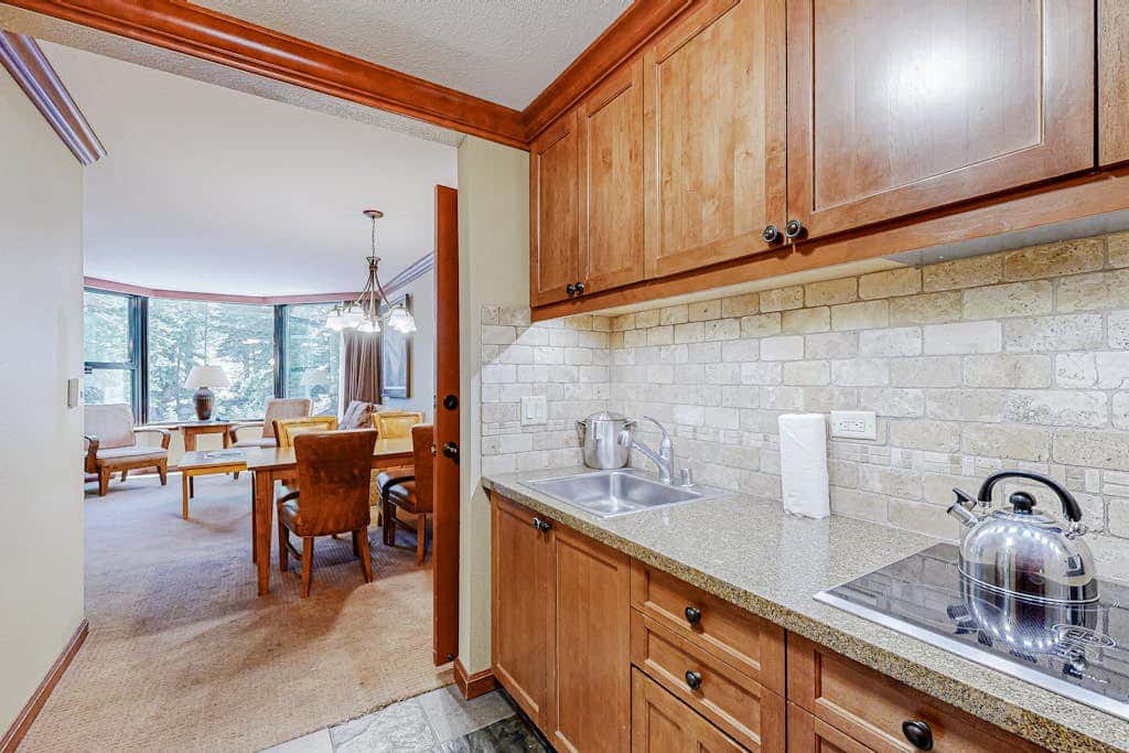 Everline Resort & Spa - two units, Ski-in-ski-out, pools, gym, & ice rink