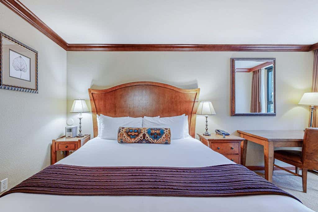 Everline Resort & Spa - two units, Ski-in-ski-out, pools, gym, & ice rink