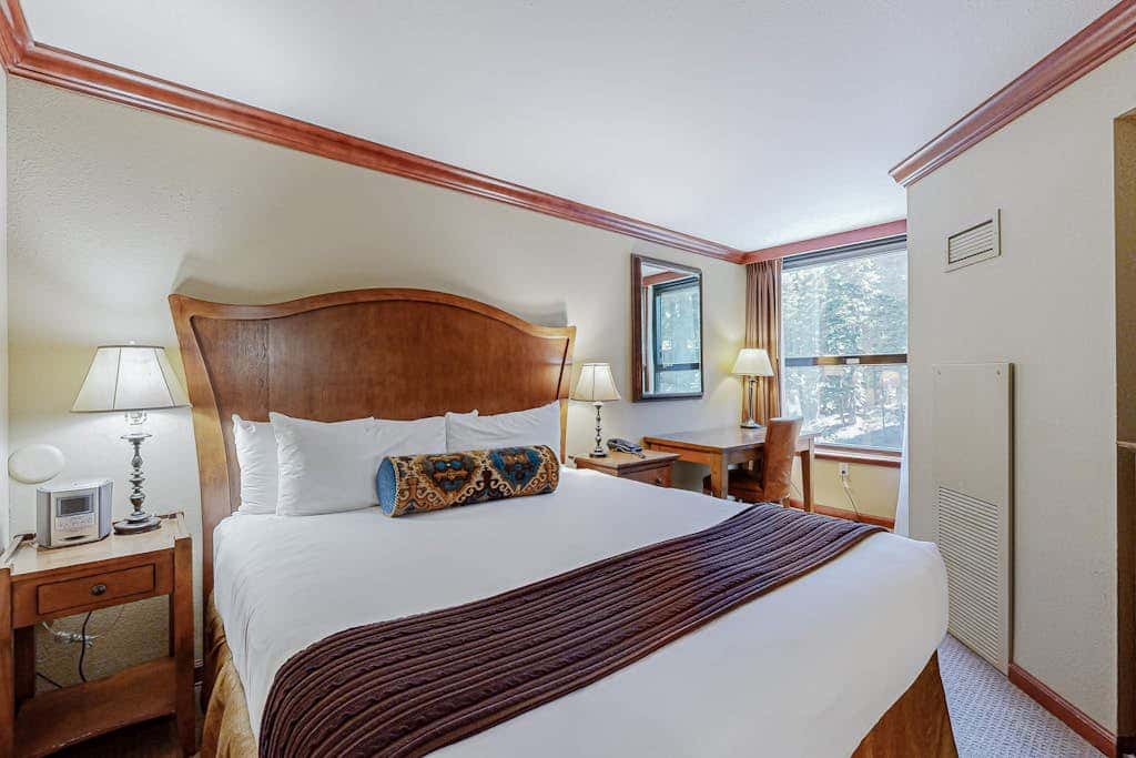 Everline Resort & Spa - two units, Ski-in-ski-out, pools, gym, & ice rink