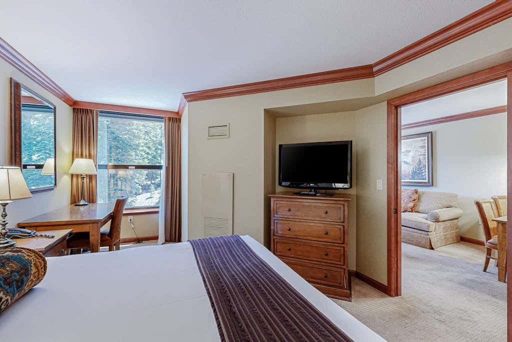 Everline Resort & Spa - two units, Ski-in-ski-out, pools, gym, & ice rink