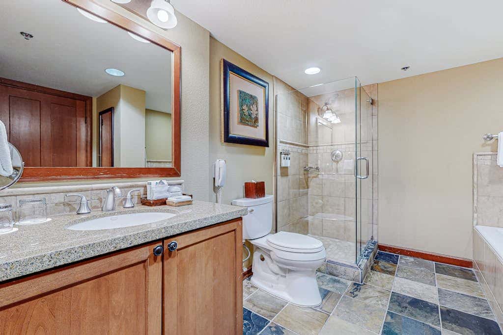 Everline Resort & Spa - two units, Ski-in-ski-out, pools, gym, & ice rink