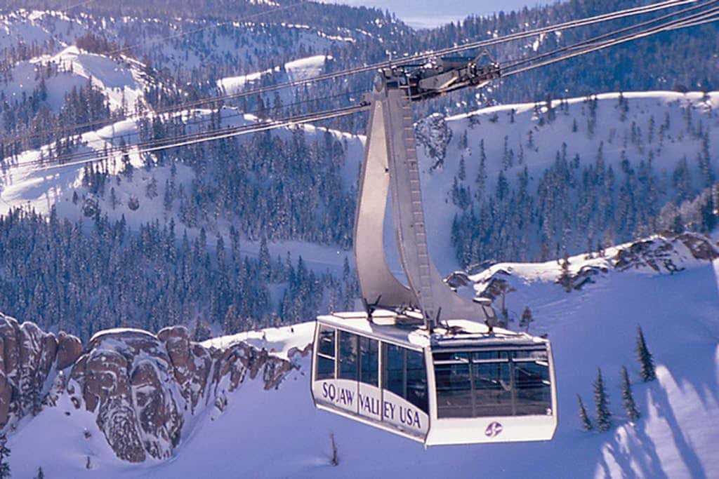 Everline Resort & Spa - two units, Ski-in-ski-out, pools, gym, & ice rink