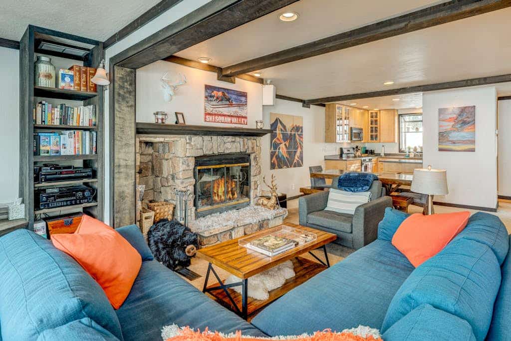 Tavern Inn townhome with on-site pool, hot tub, & tennis - 2 mi to ski lifts