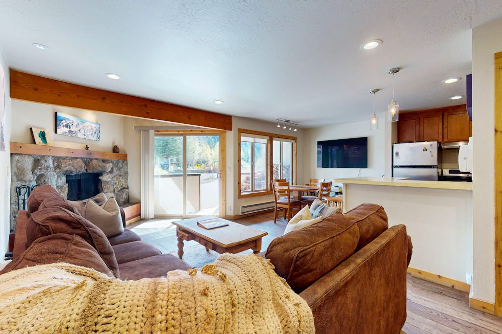 Cozy Condo with Wood Fireplace, Mountain Views- Walk to Lifts