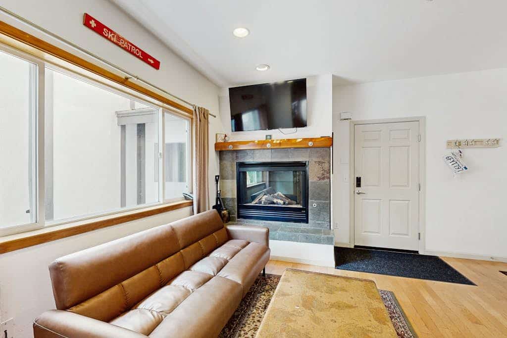Condo Near Ski Resorts with Fireplace, Pool, Spa, Sauna, washer&dryer