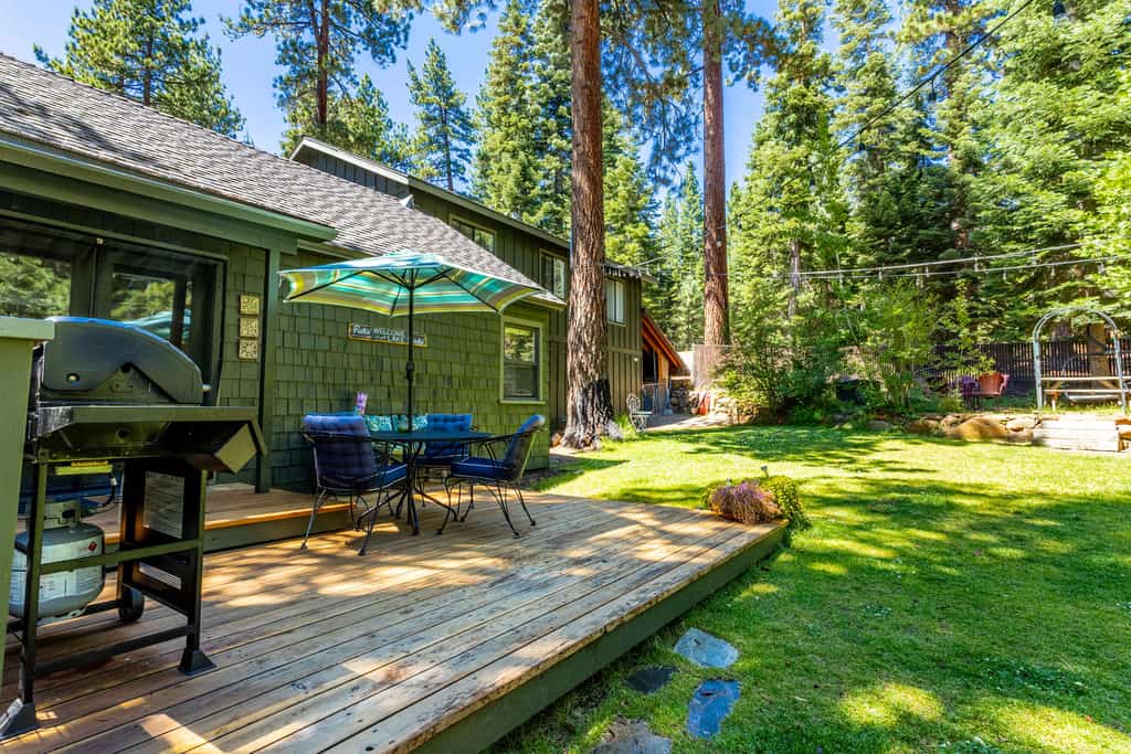 Casual and Cute Cabin Near the Lake